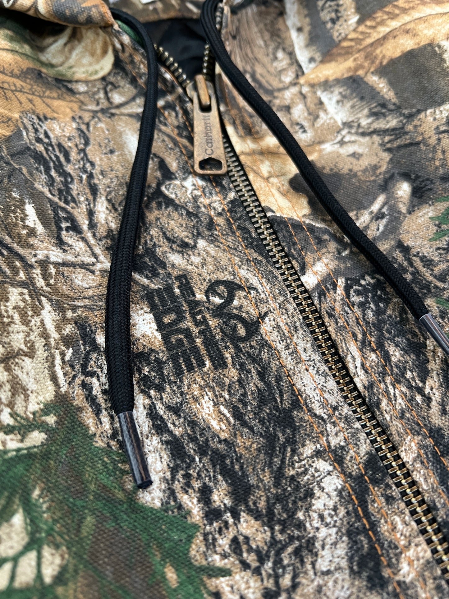 Rework maskáčová bunda Carhartt s černým úpletem (M)