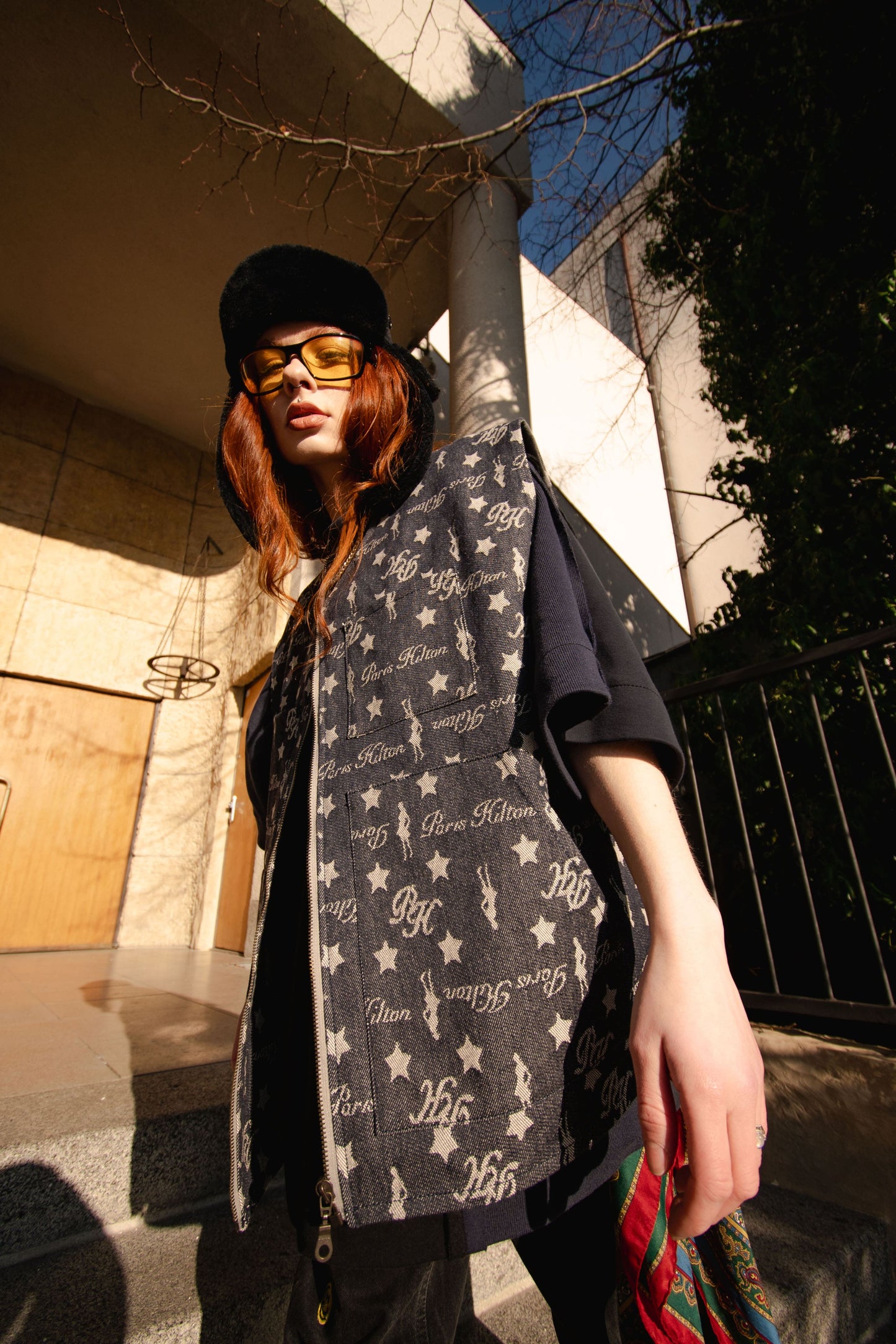 Upcyklovaná vesta Paris Hilton (XXL)