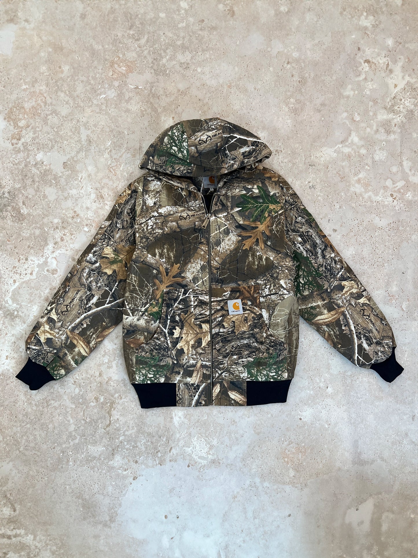Rework maskáčová bunda Carhartt s černým úpletem (S)