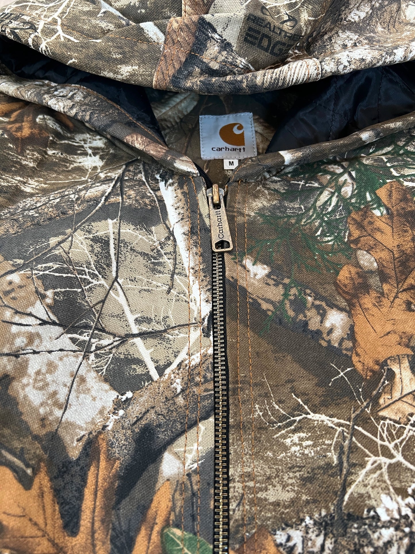 Rework maskáčová bunda Carhartt s černým úpletem (M)