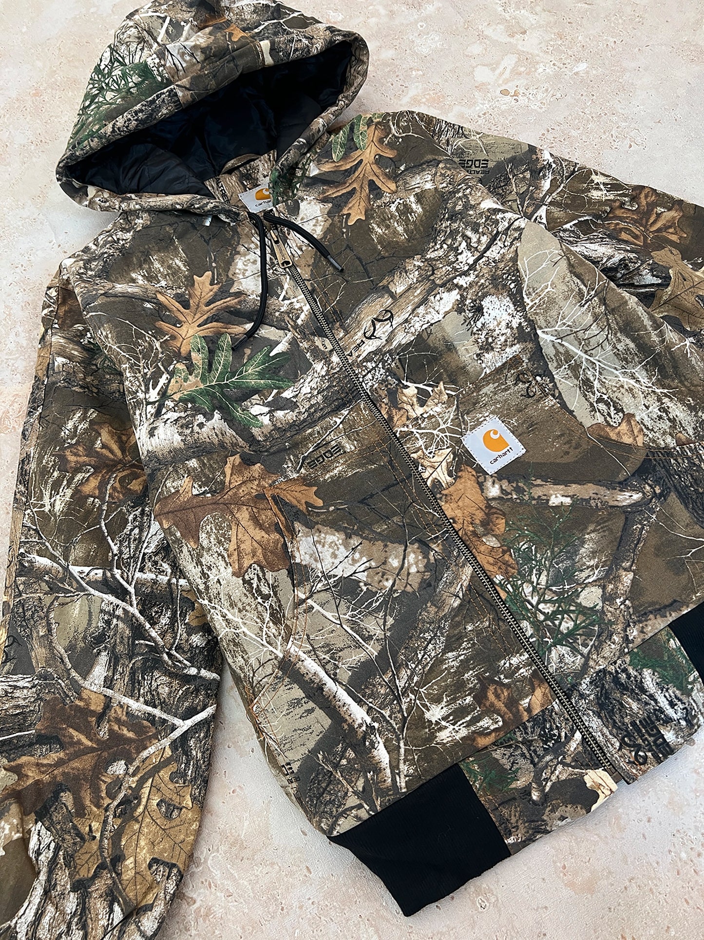 Rework maskáčová bunda Carhartt s černým úpletem (S)