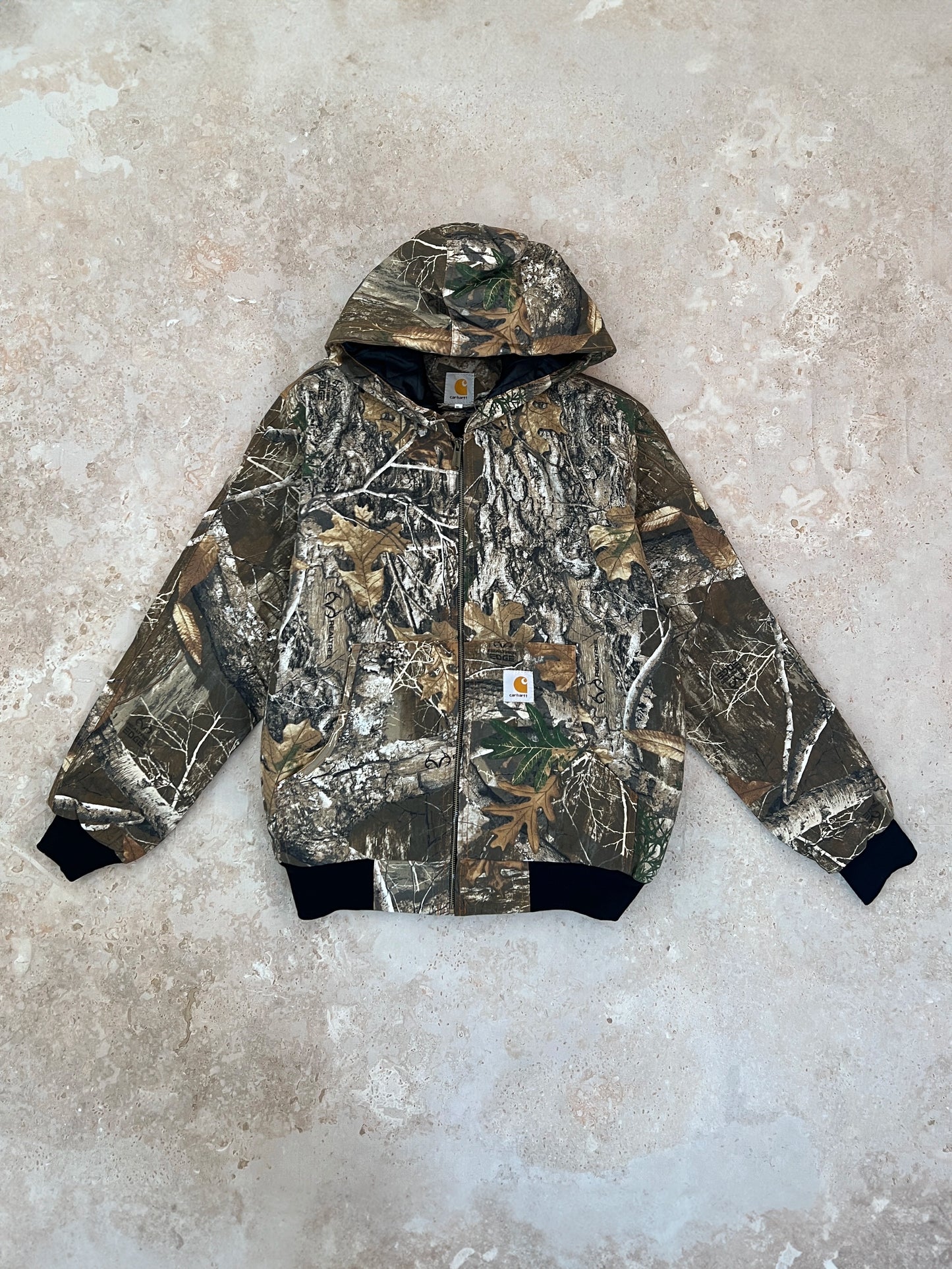 Rework maskáčová bunda Carhartt s černým úpletem (XL)