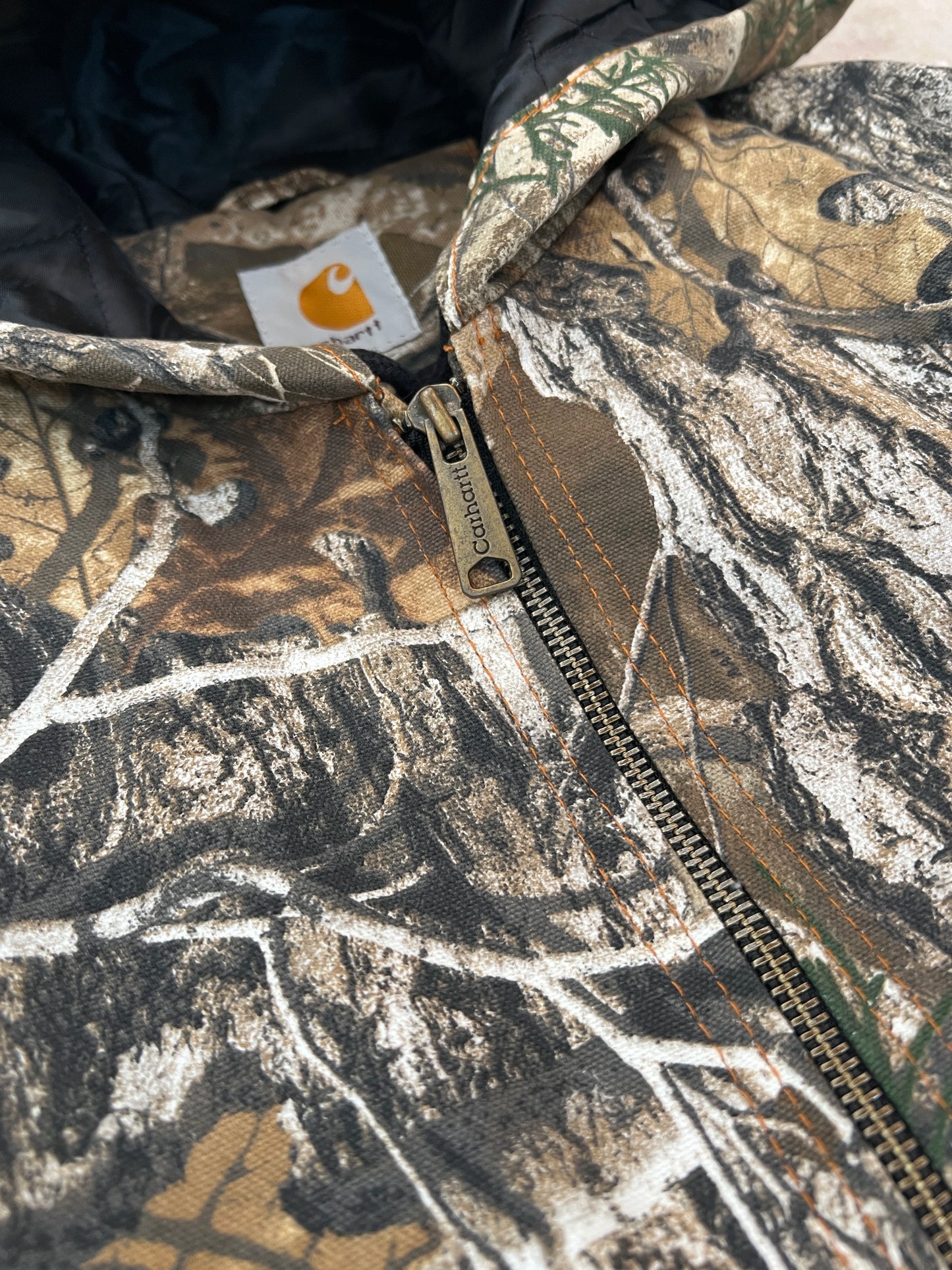 Rework maskáčová bunda Carhartt s černým úpletem (XL)